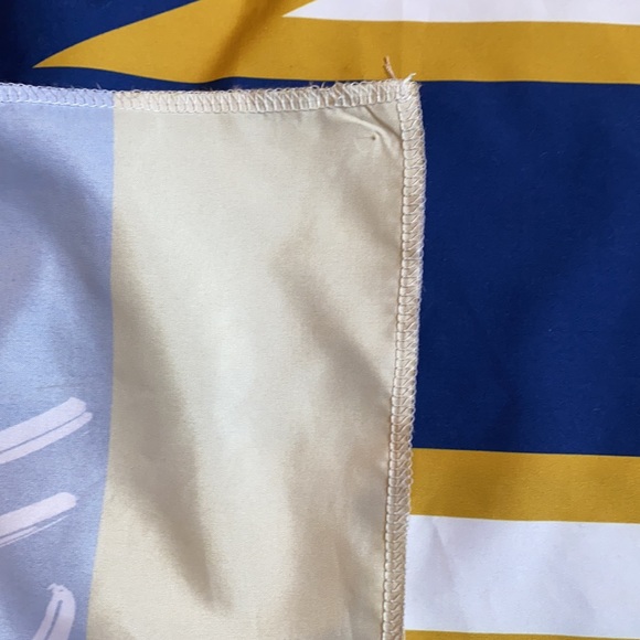 NCAA- NOTRE DAME Tapestry/wall banner- Gold, white, Navy-51x59 inches. Polyester - Picture 5 of 5